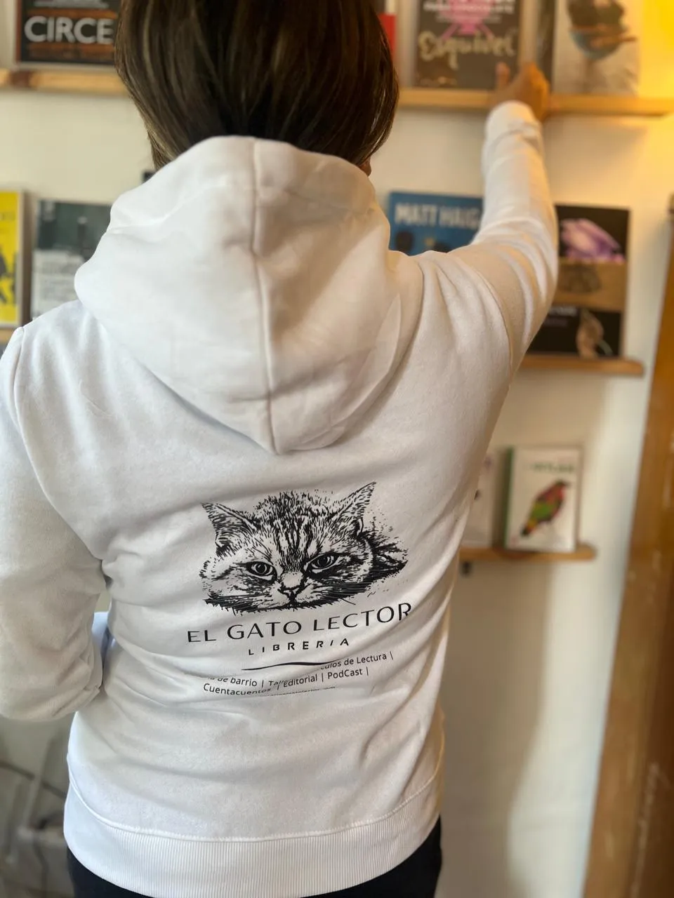 Sudadera Mujer y Hombre Dibujo Librería el Gato Lector - Imagen 3
